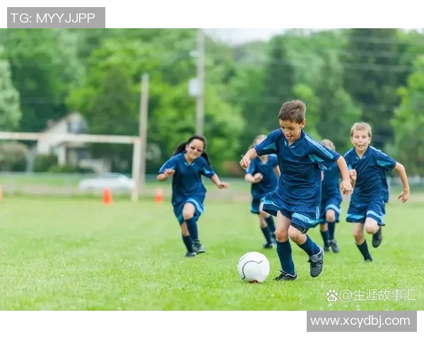 足球明星的孩子们在绿茵场上展现天赋与梦想的精彩瞬间
